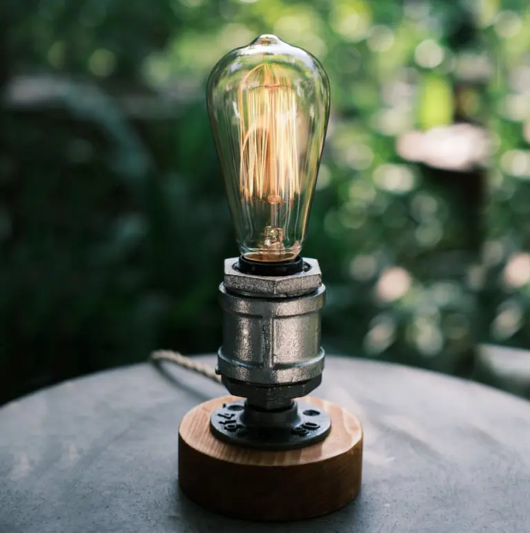Đèn decor để bàn vintage