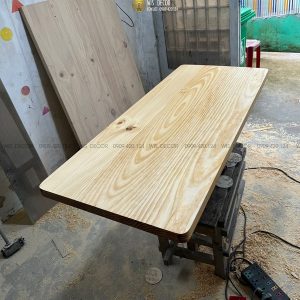 Mặt bàn gỗ thông tự nhiên