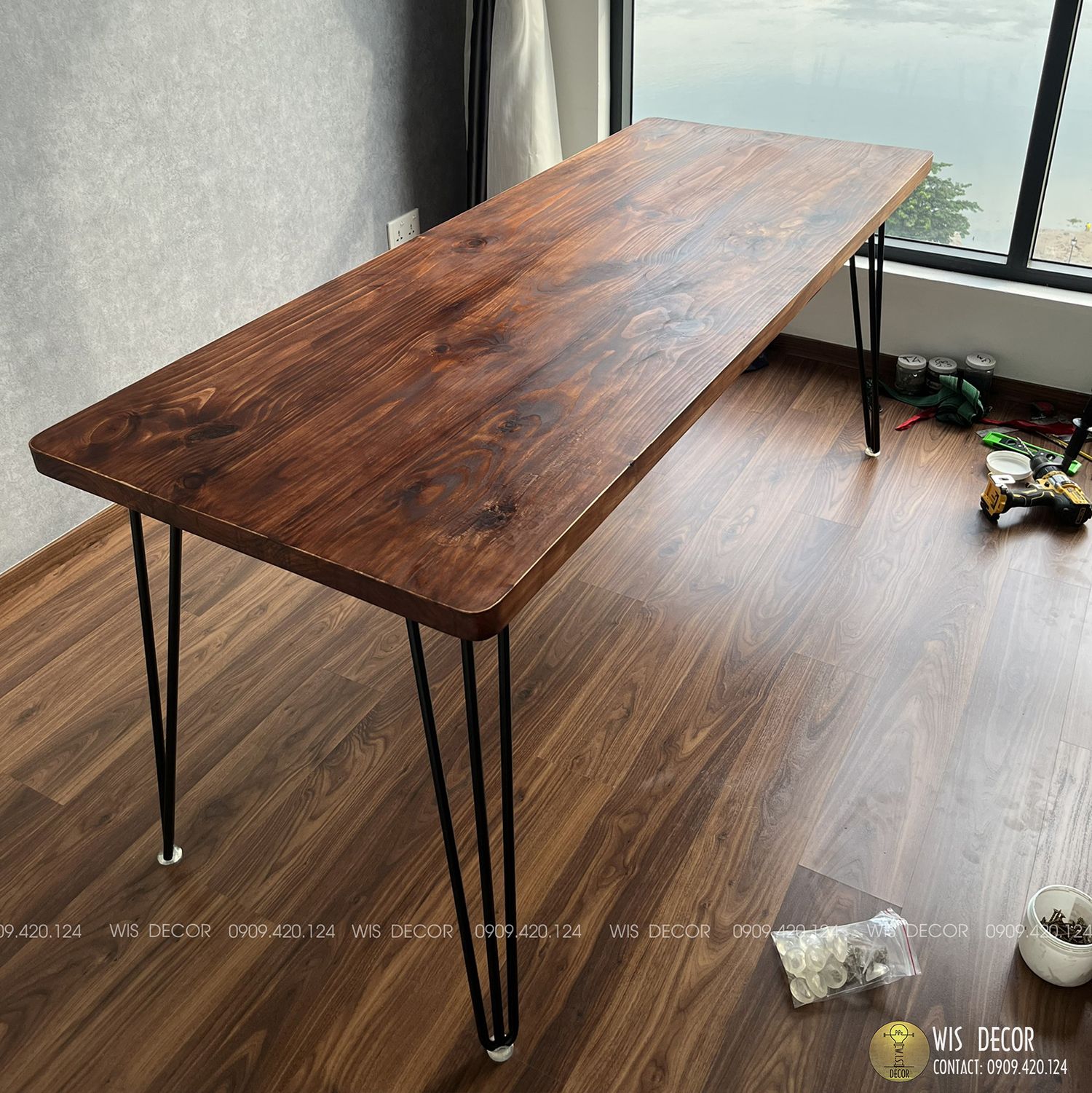 Bàn làm việc gỗ thông tự nhiên vintage, khung hairpin sơn tĩnh điện chất lượng 4 bàn làm việc gỗ thông