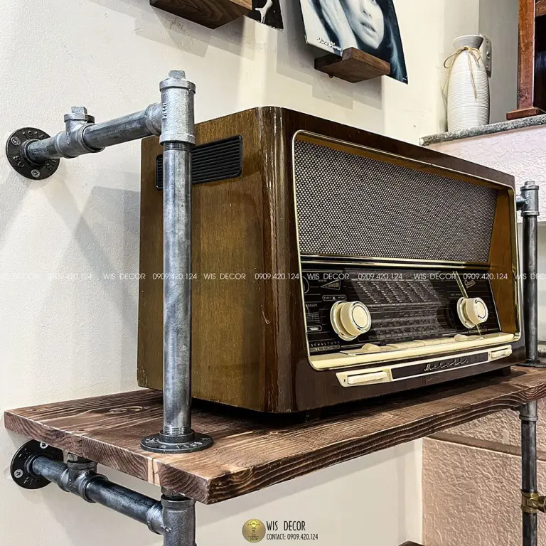 Kệ gắn tường ống nước