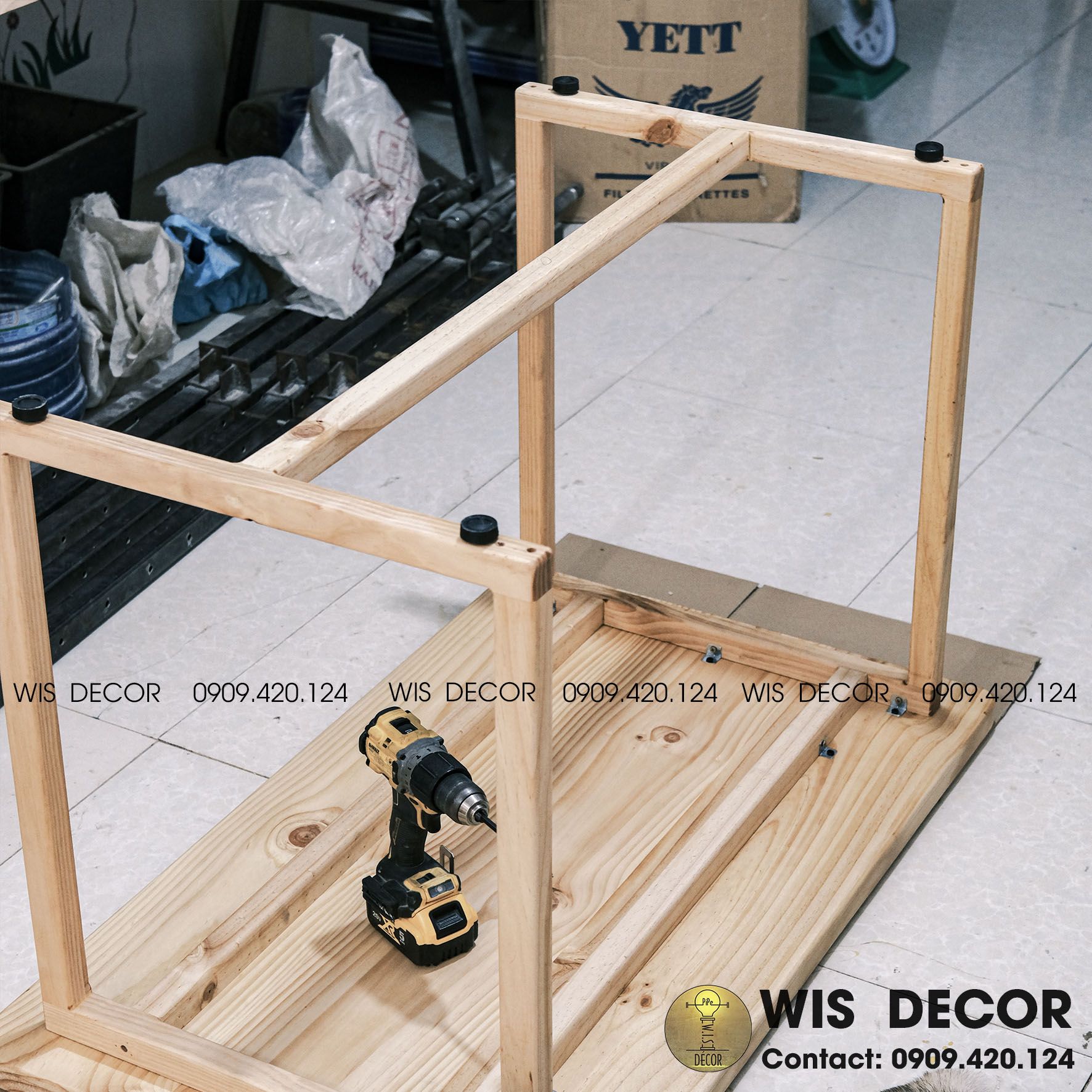 Bàn ăn gỗ thông tự nhiên - khung chân gỗ theo phong cách vintage 4 bàn ăn gỗ thông