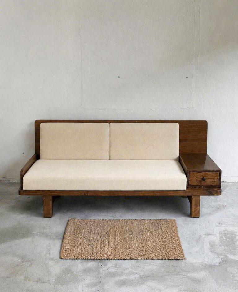 Ghế Sofa Gỗ Có Hộc Kéo Tối Ưu Diện Tích Cho Phòng Khách Vintage Năm 2026 1 Ghế sofa gỗ có hộc kéo ngăn chứa đồ thông minh cho phòng khách nhỏ phong cách mộc mạc tại Wis Decor